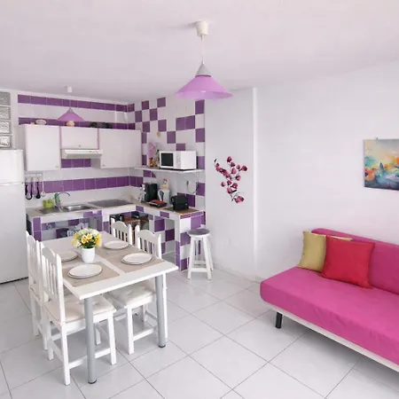 Sunny Pool Apartment Costa Del Silencio شقة *